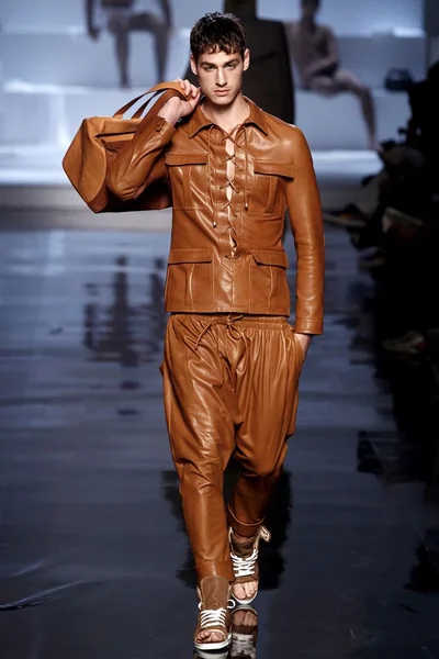 Look 17